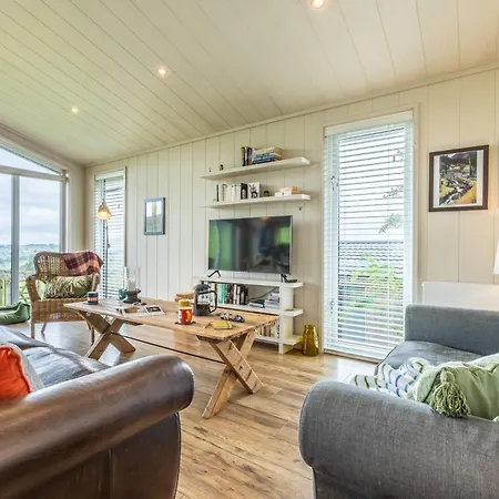 2 Bed In 80563